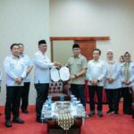 Gubernur Rahmat Mirzani Djausal Serahkan Surat Penugasan sebagai Plt kepada I Komang Koheri sebagai Bupati Lampung Tengah. Gubernur Rahmat Mirzani Djausal Serahkan Surat Penugasan sebagai Plt kepada I Komang Koheri sebagai Bupati Lampung Tengah.